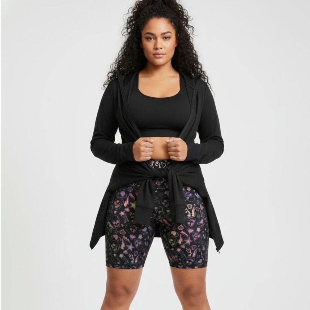 Torrid Women's Black Bike Shorts Skull Skeleton Hearts Star Side Pocket Size 2